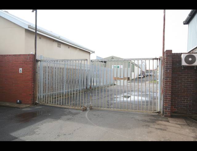 2,318M² FACTORY TO LET IN EPPING INDUSTRIAL